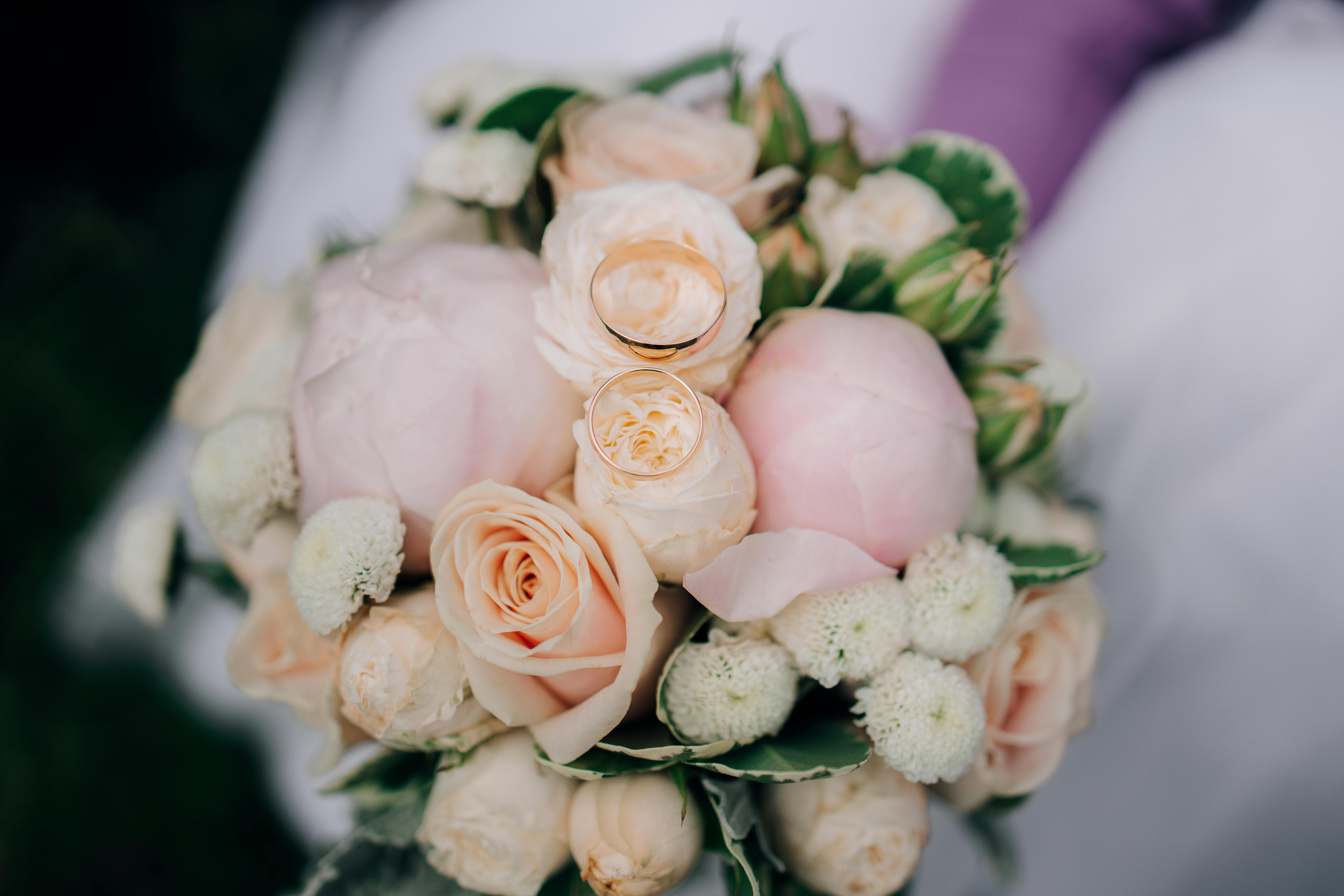 Elegant wedding floral arrangement